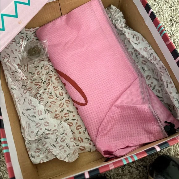 Pinup Couture Black and Tan Heels - Picture 7 of 9